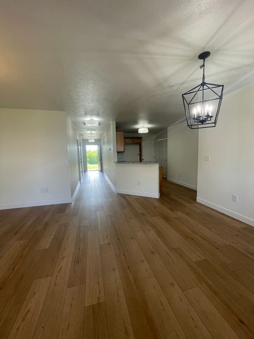 Ozark Apartment: 1009 N 24th St