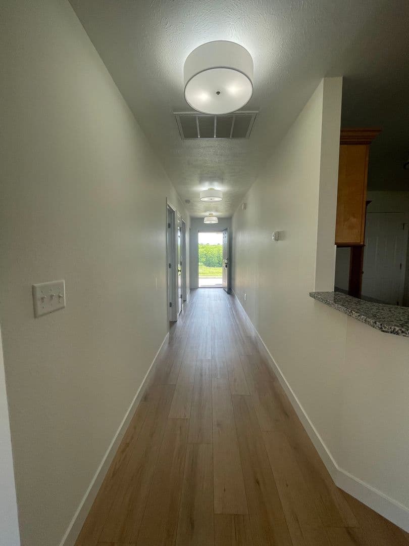 Ozark Apartment: 1009 N 24th St