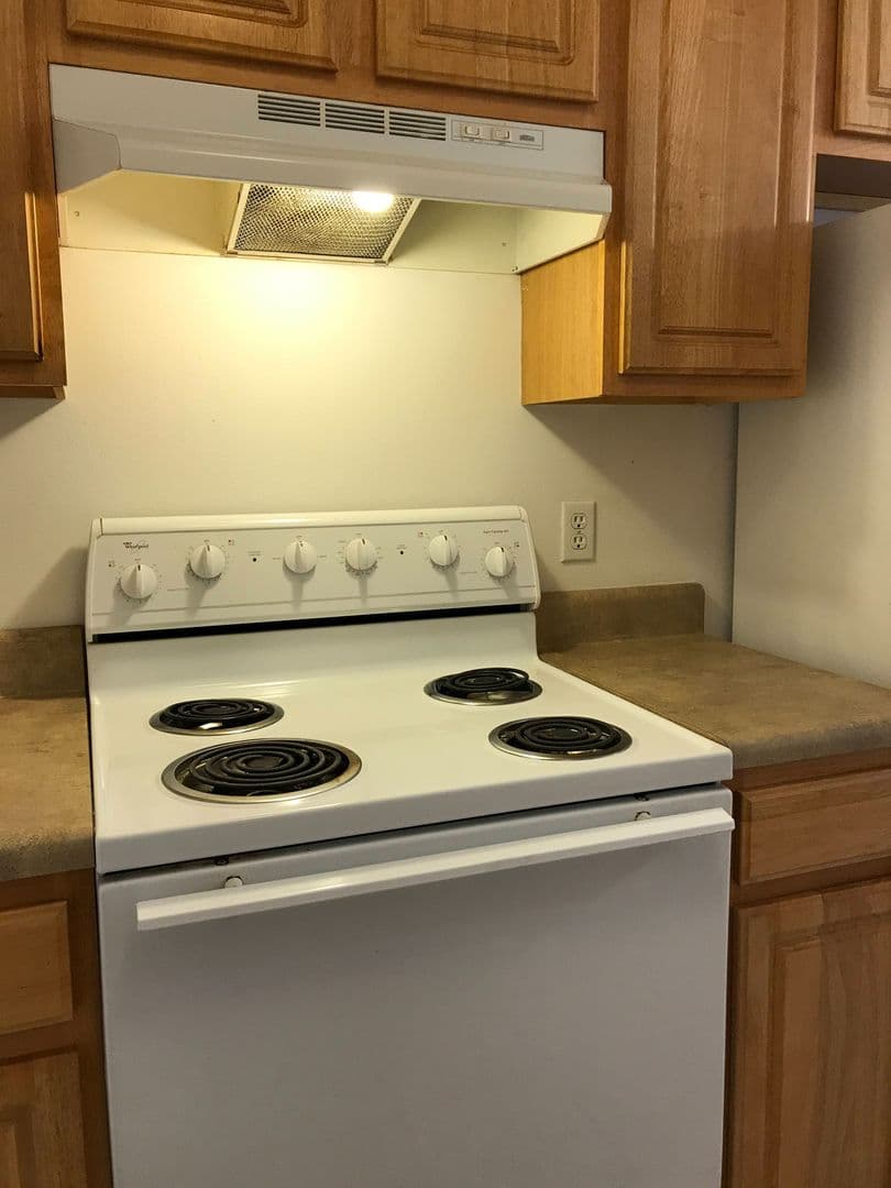 Strafford Apartment: 207 S Oak Cliff