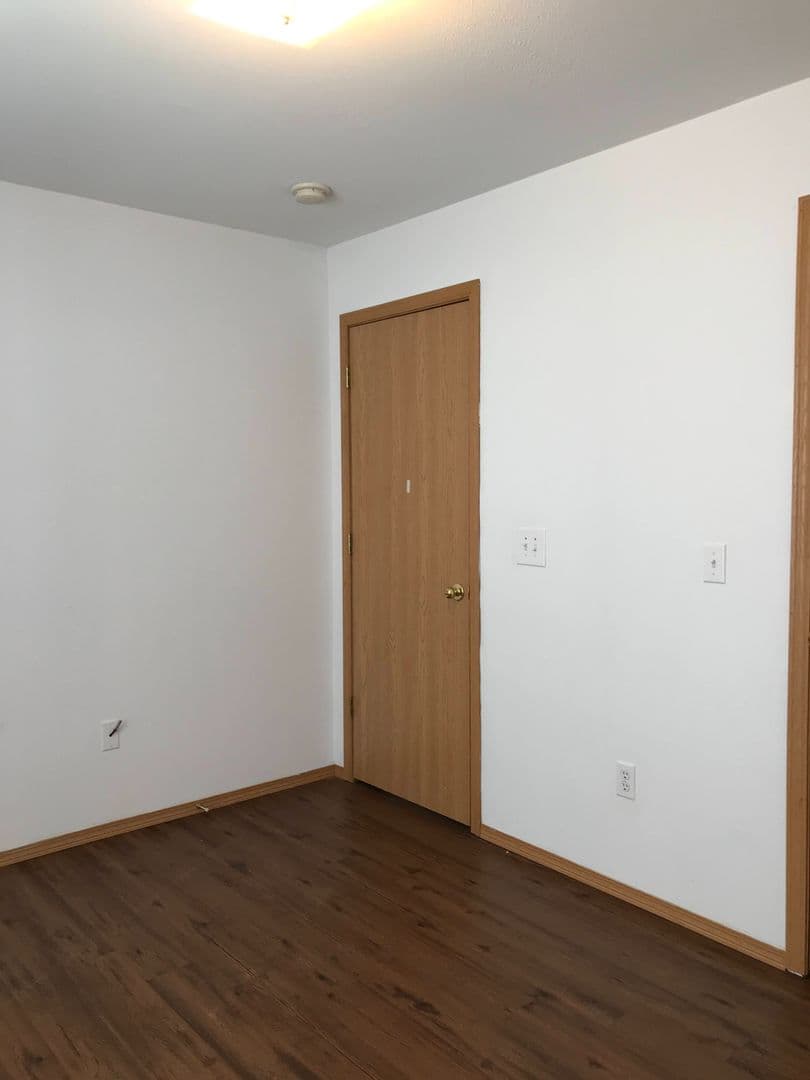 Strafford Apartment: 207 S Oak Cliff