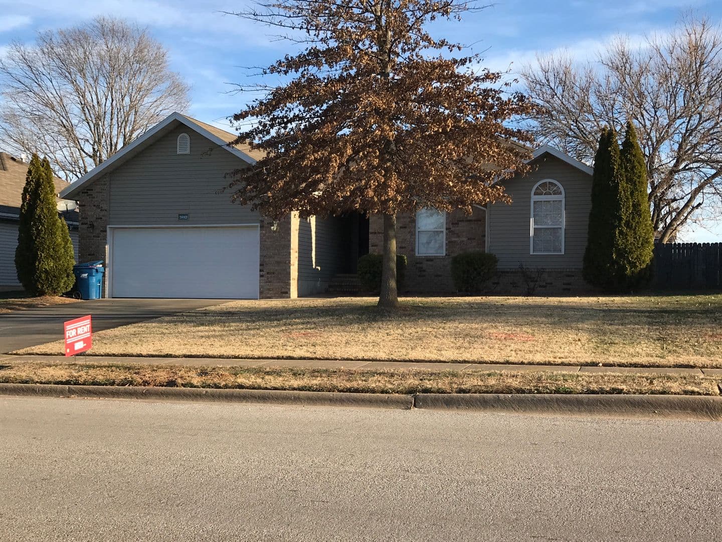 Springfield House: 3882 S El Salvador