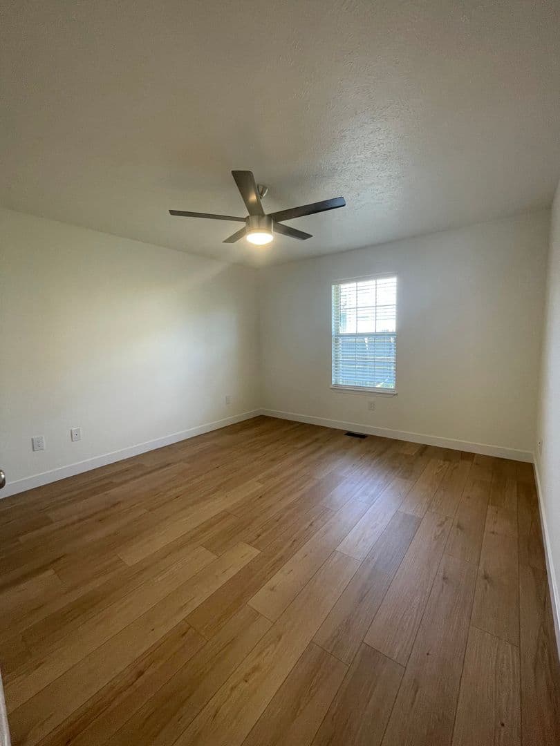 Ozark Apartment: 1009 N 24th St