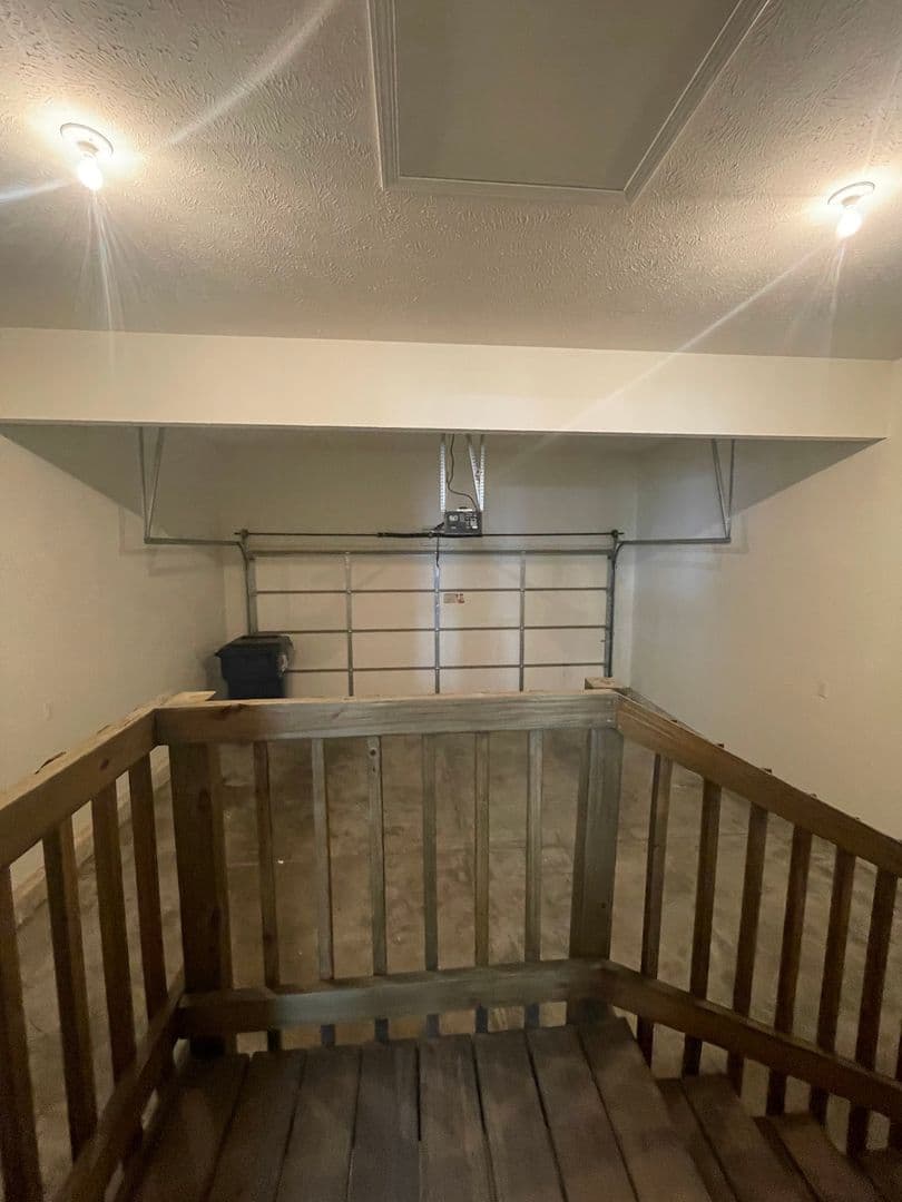 Ozark Apartment: 1009 N 24th St