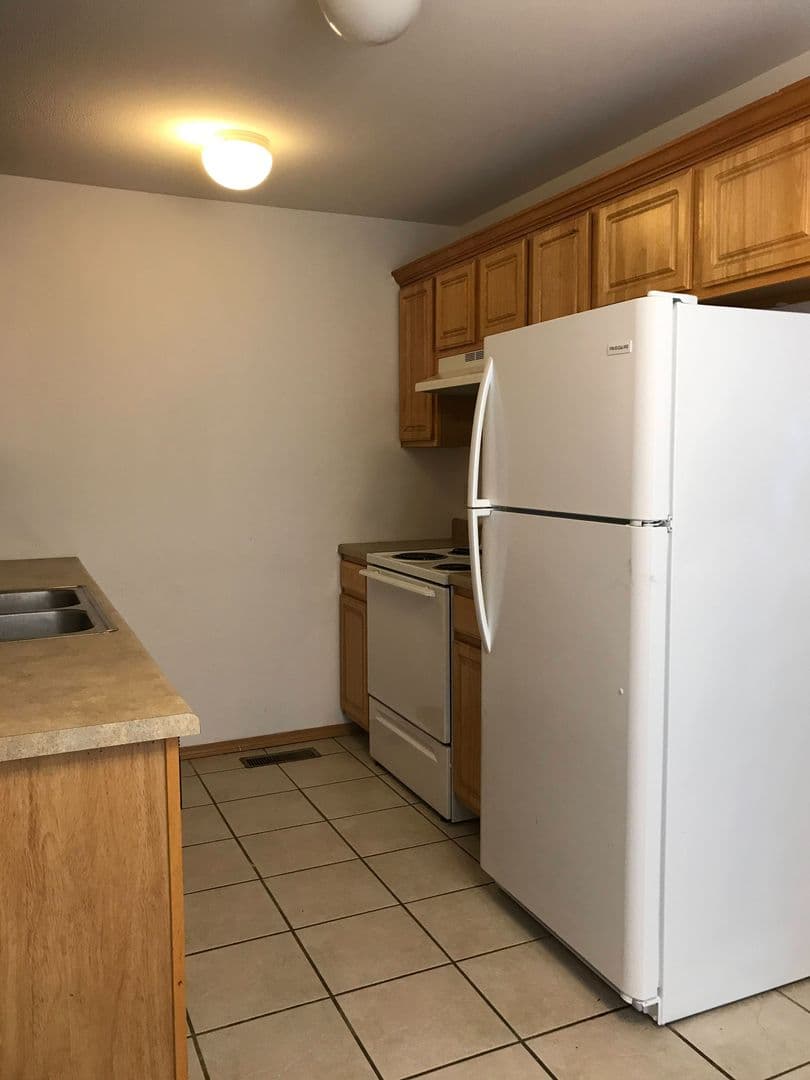 Strafford Apartment: 207 S Oak Cliff