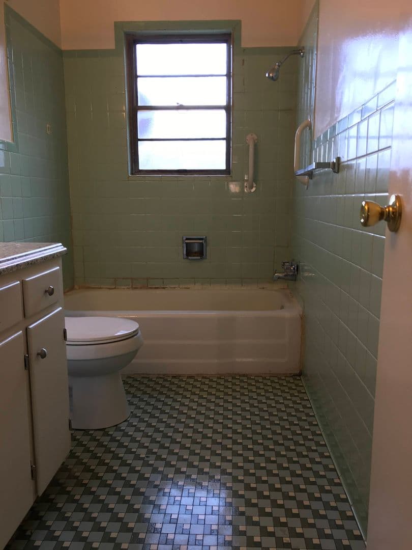 Springfield Apartment: 660 S Jefferson