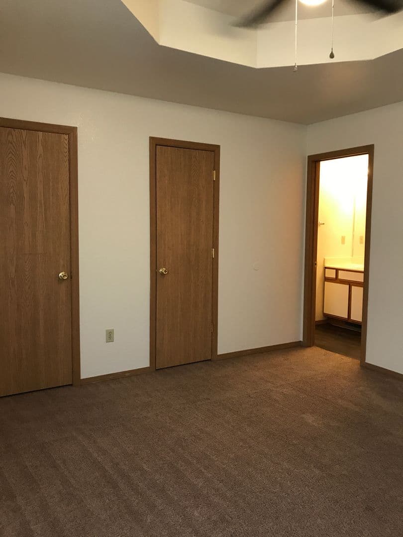 OZARK Apartment: PETRUS CIRCLE