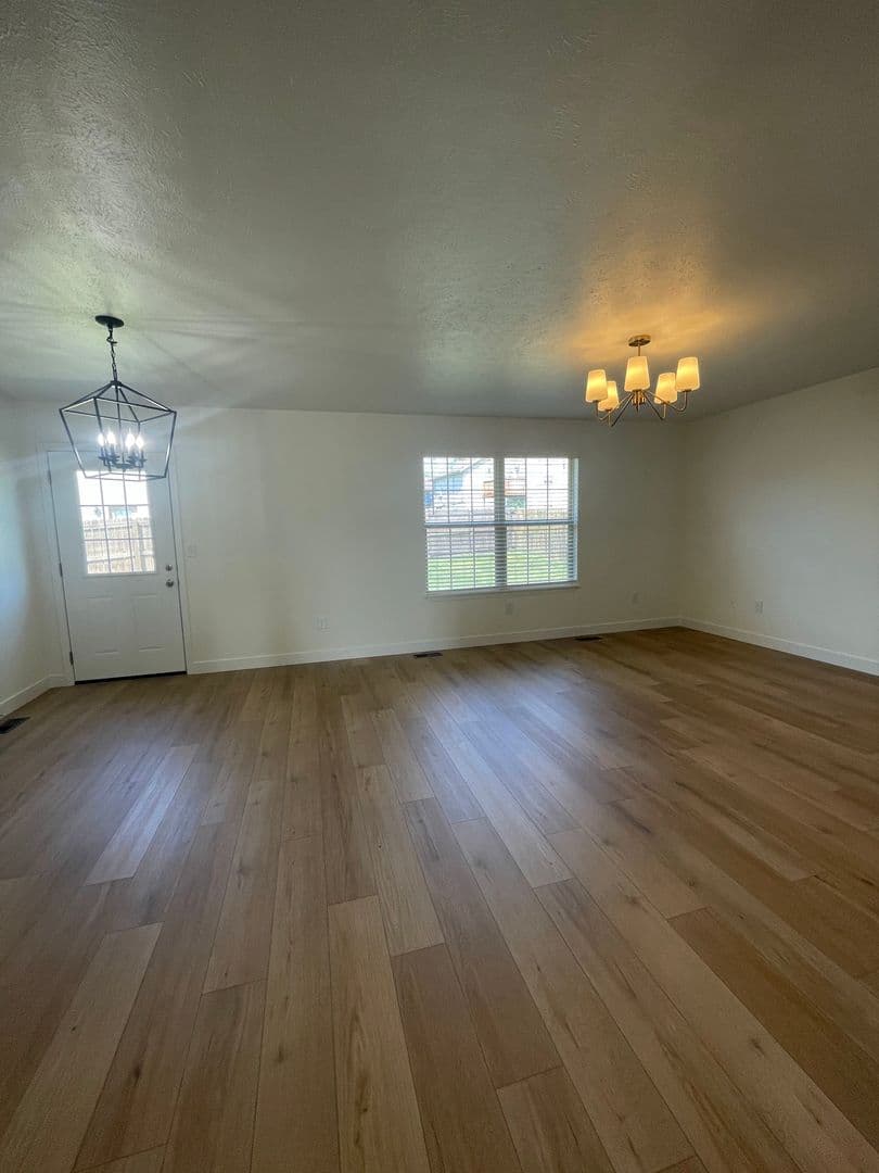 Ozark Apartment: 1009 N 24th St