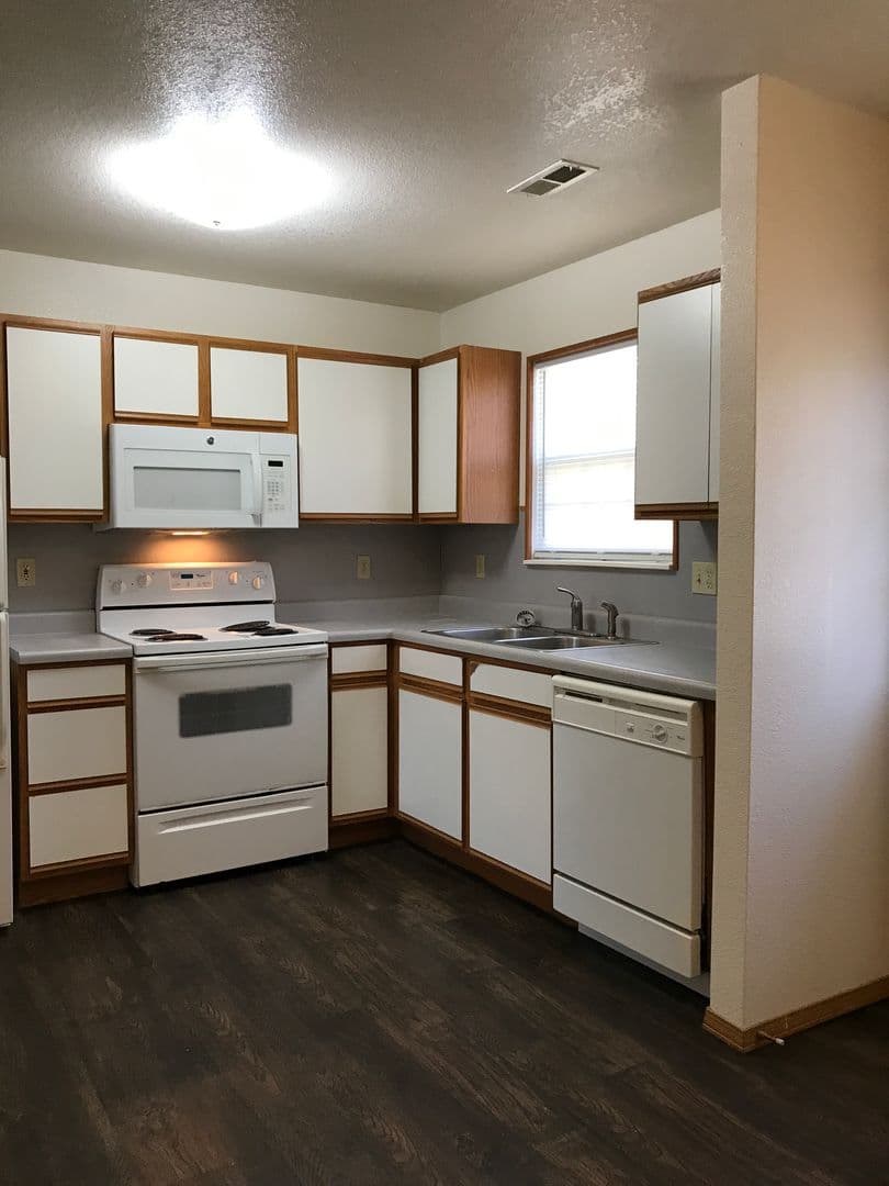 OZARK Apartment: PETRUS CIRCLE