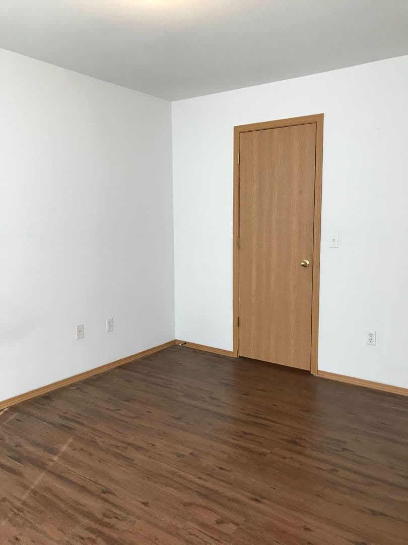 Strafford Apartment: 207 S Oak Cliff