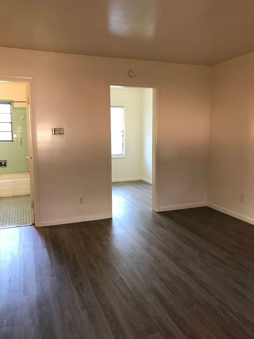 Springfield Apartment: 660 S Jefferson