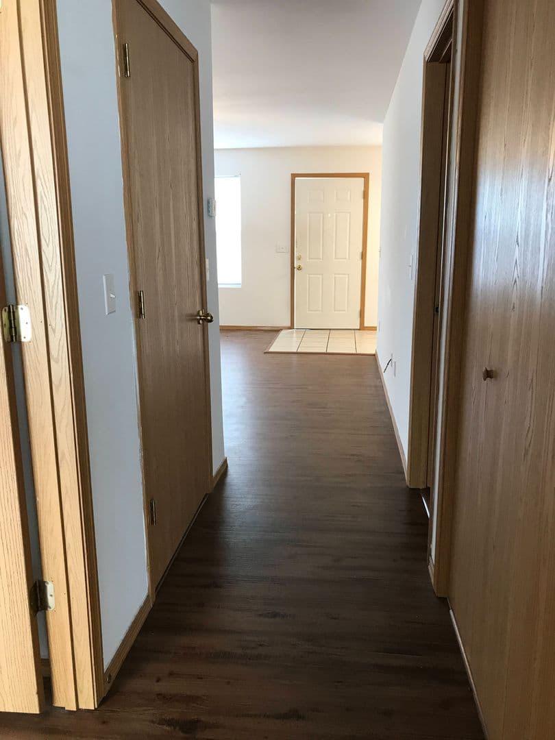 Strafford Apartment: 207 S Oak Cliff