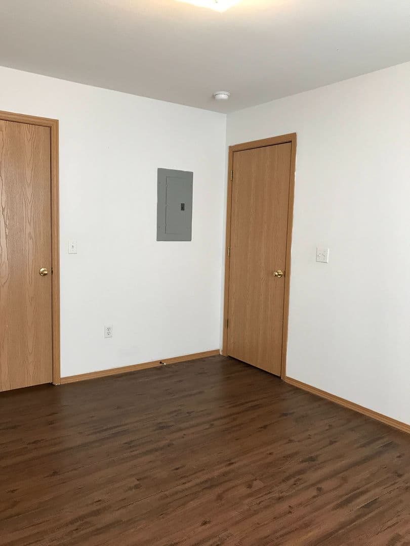 Strafford Apartment: 207 S Oak Cliff