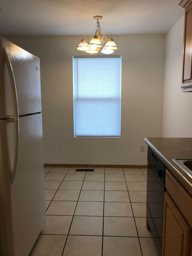 Strafford Apartment: 207 S Oak Cliff