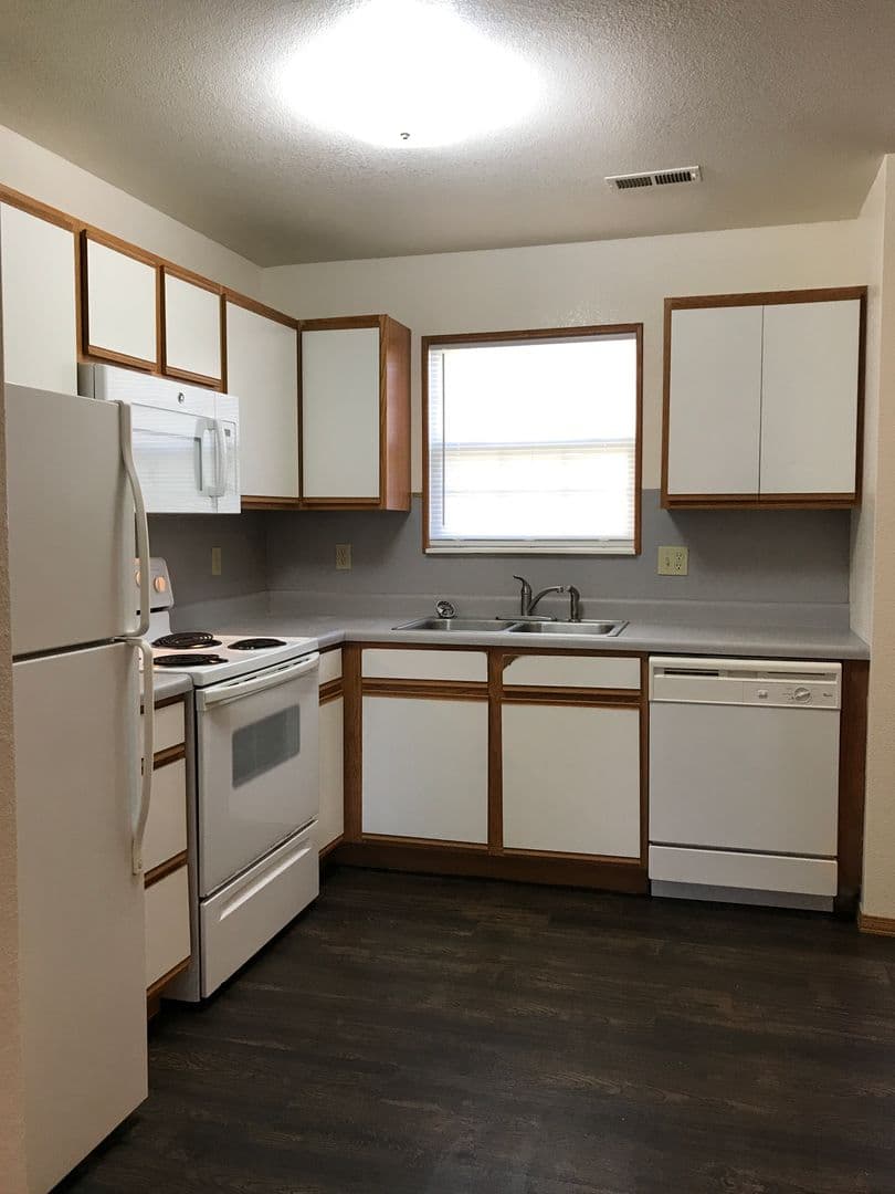 OZARK Apartment: PETRUS CIRCLE