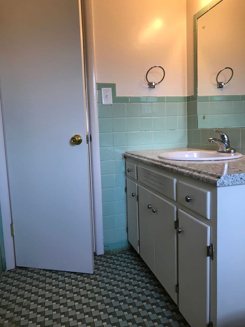 Springfield Apartment: 660 S Jefferson