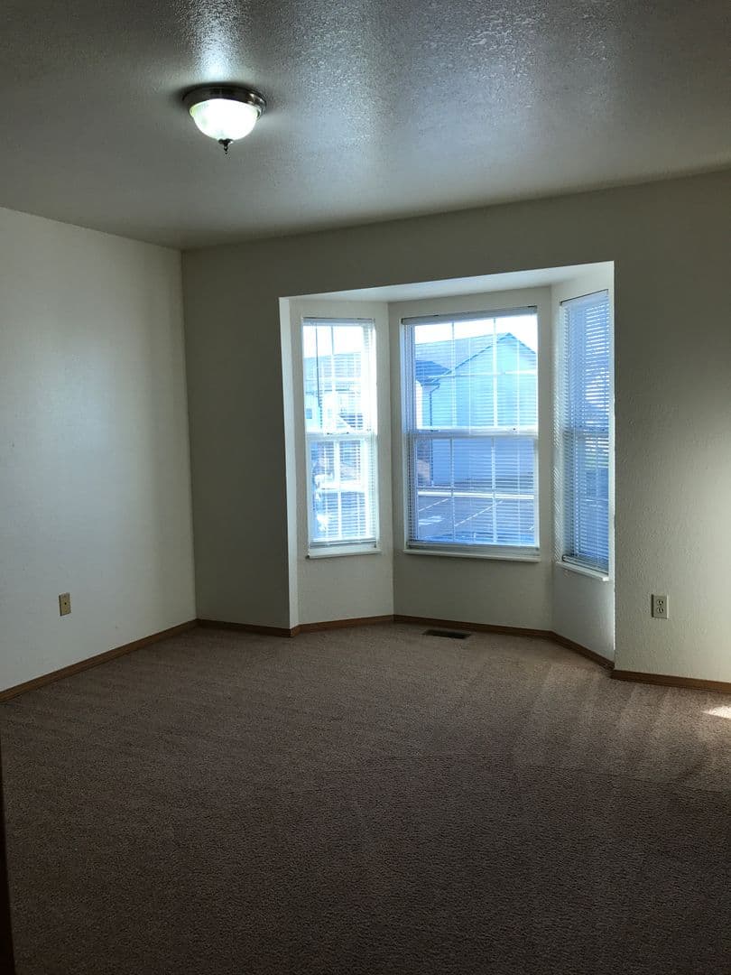 OZARK Apartment: PETRUS CIRCLE