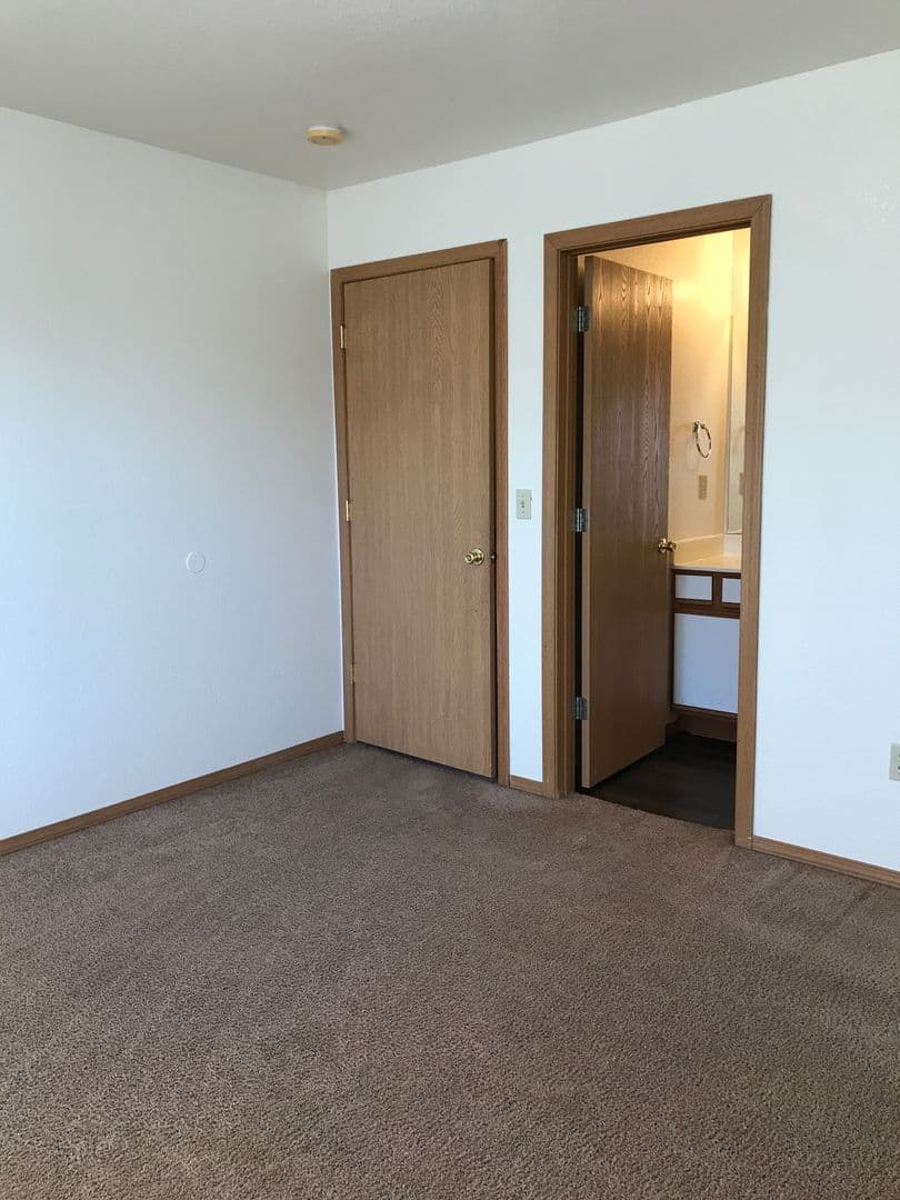 OZARK Apartment: PETRUS CIRCLE