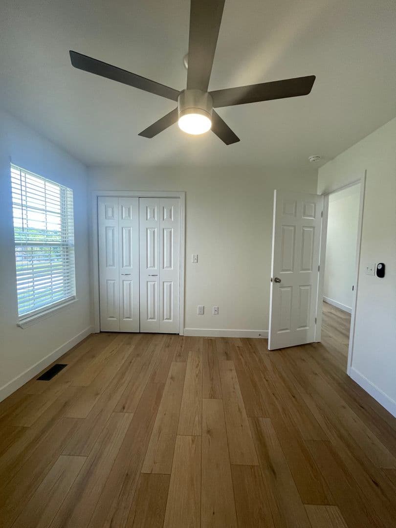 Ozark Apartment: 1009 N 24th St
