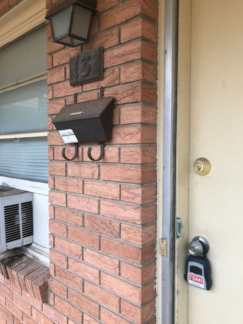 Springfield Apartment: 660 S Jefferson