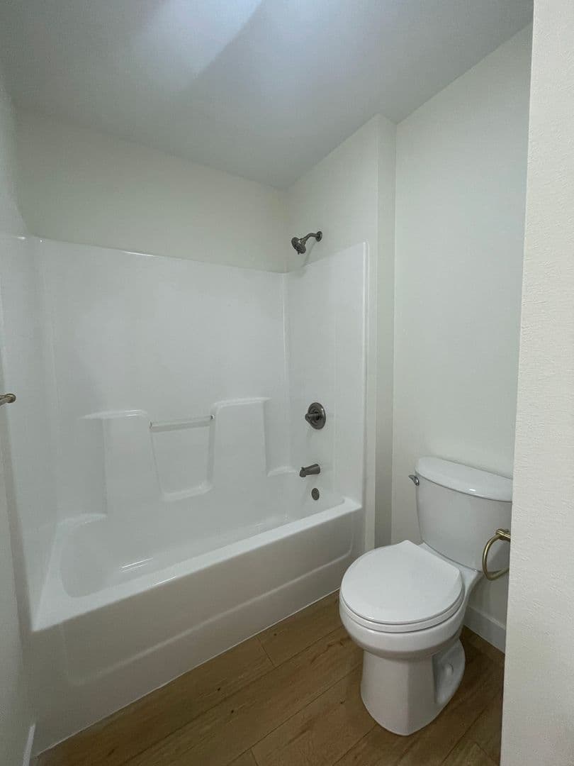 Ozark Apartment: 1009 N 24th St