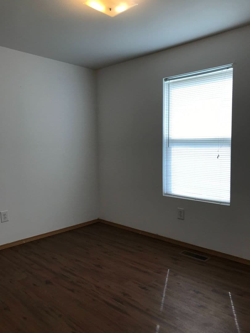 Strafford Apartment: 207 S Oak Cliff