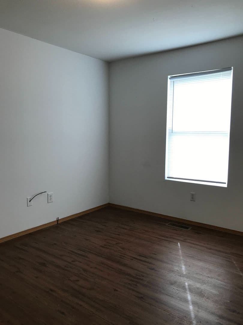 Strafford Apartment: 207 S Oak Cliff