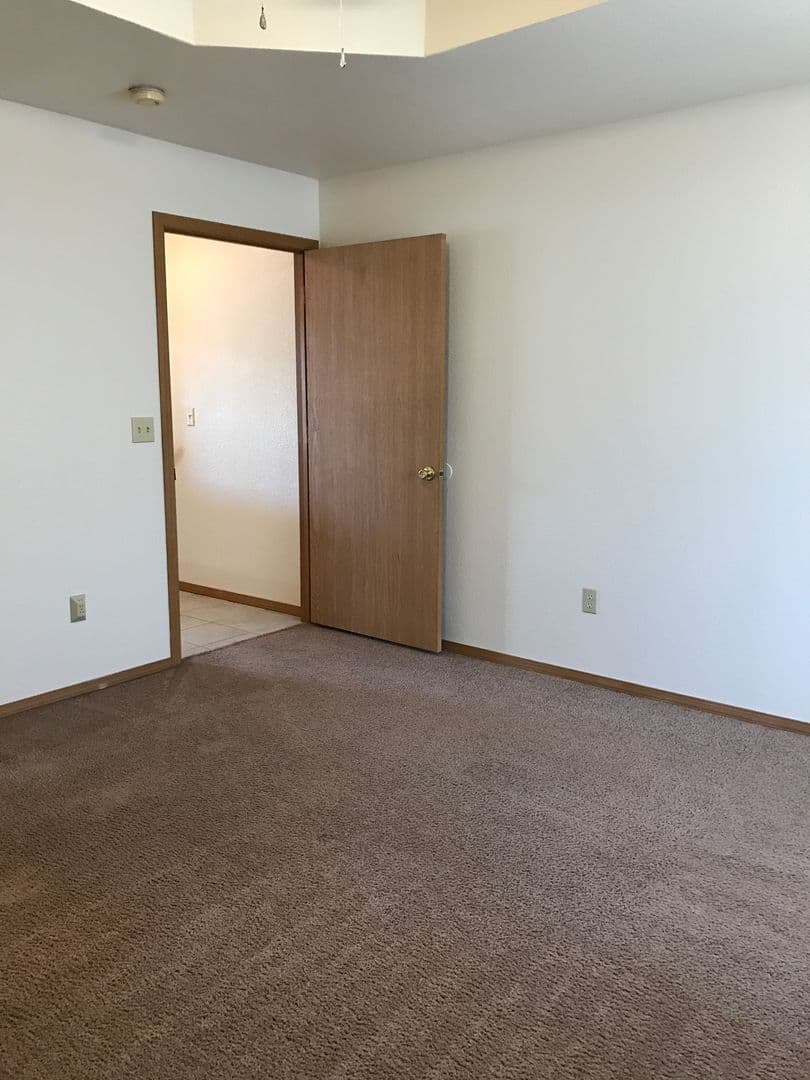 OZARK Apartment: PETRUS CIRCLE