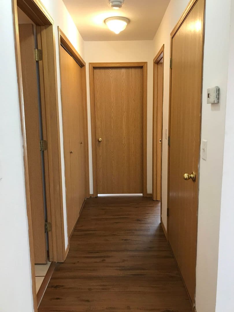 Strafford Apartment: 207 S Oak Cliff
