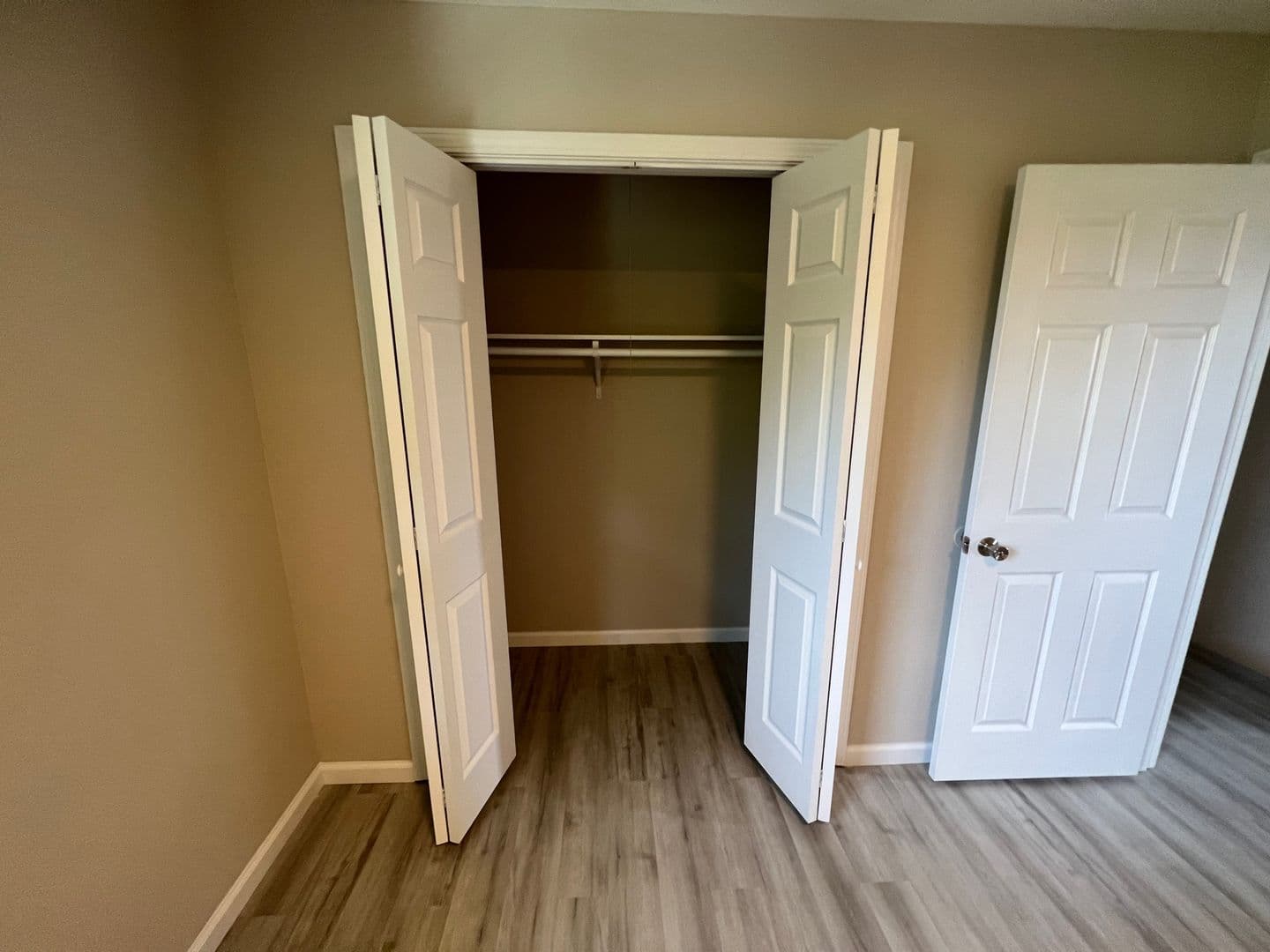 Ozark Apartment: 603 E Bain St