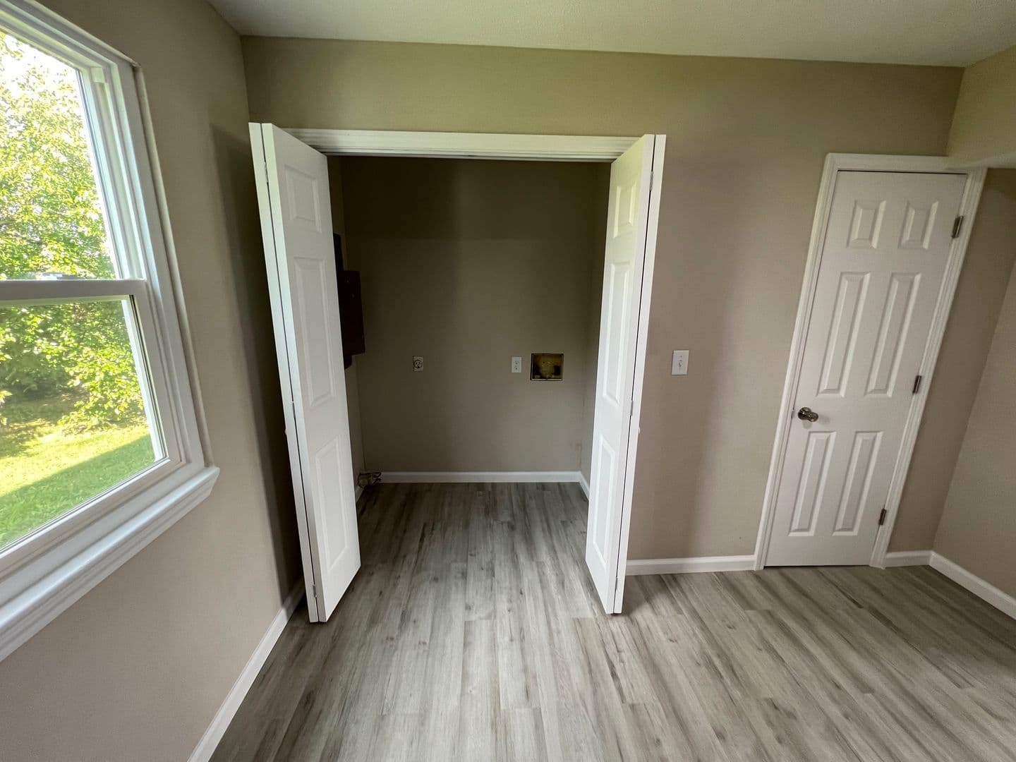 Ozark Apartment: 603 E Bain St