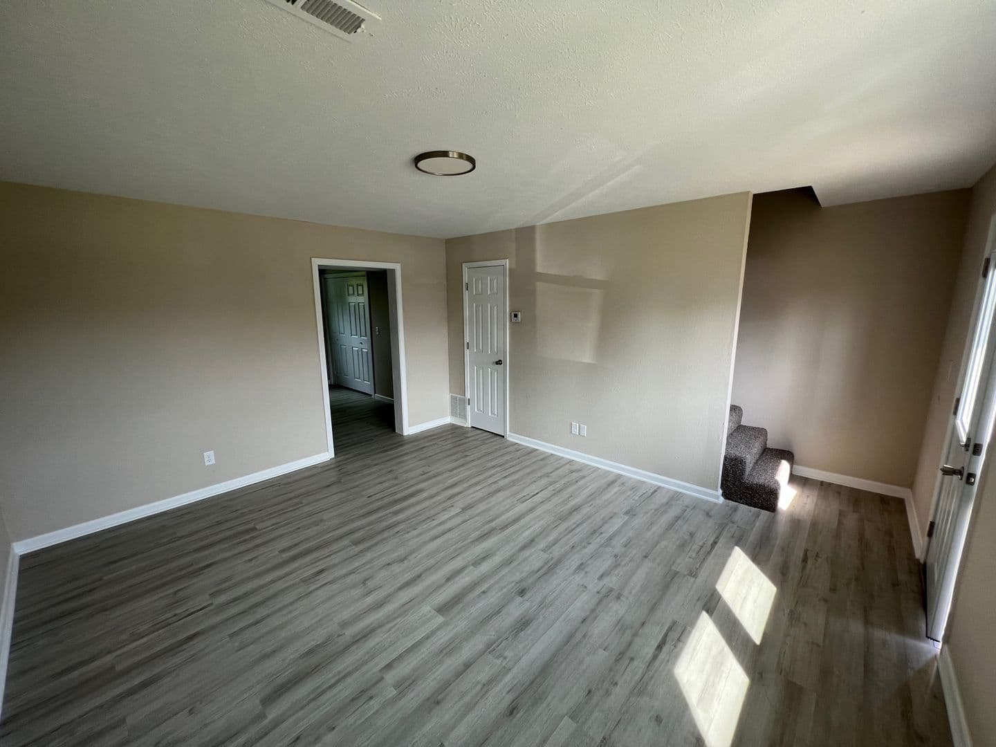 Ozark Apartment: 603 E Bain St