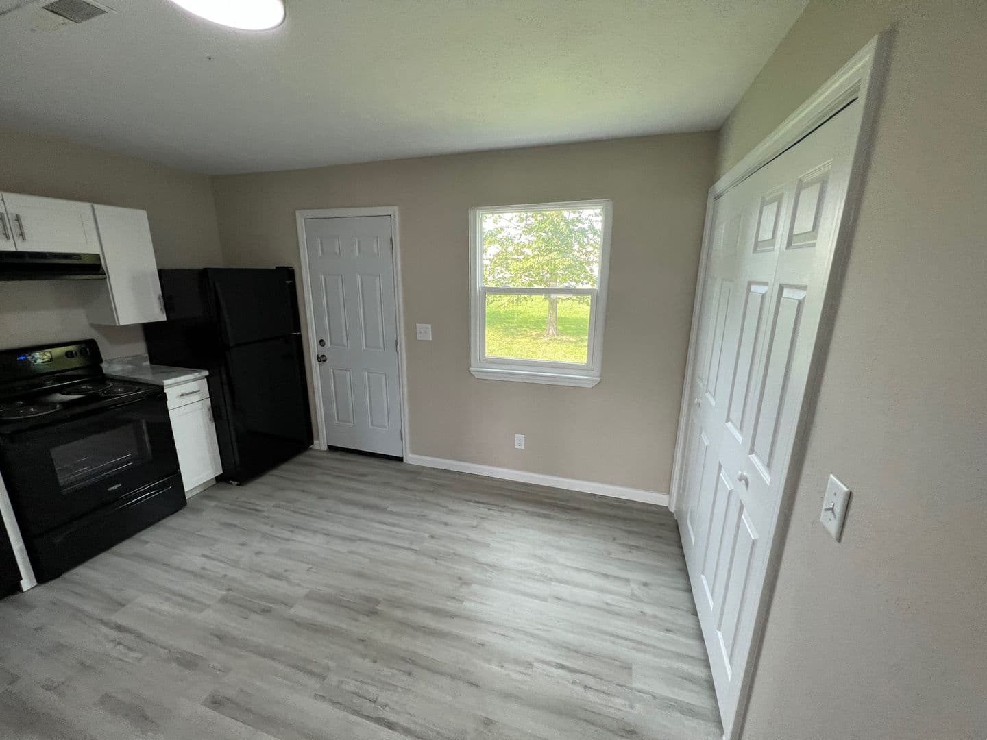 Ozark Apartment: 603 E Bain St