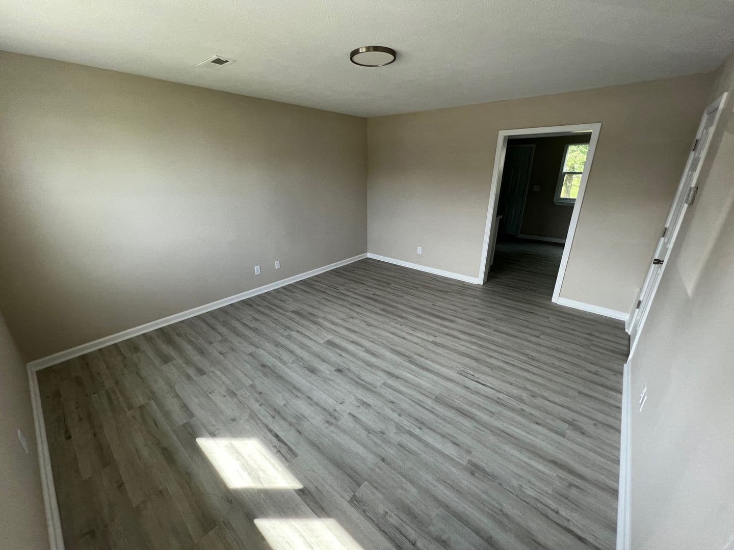 Ozark Apartment: 603 E Bain St