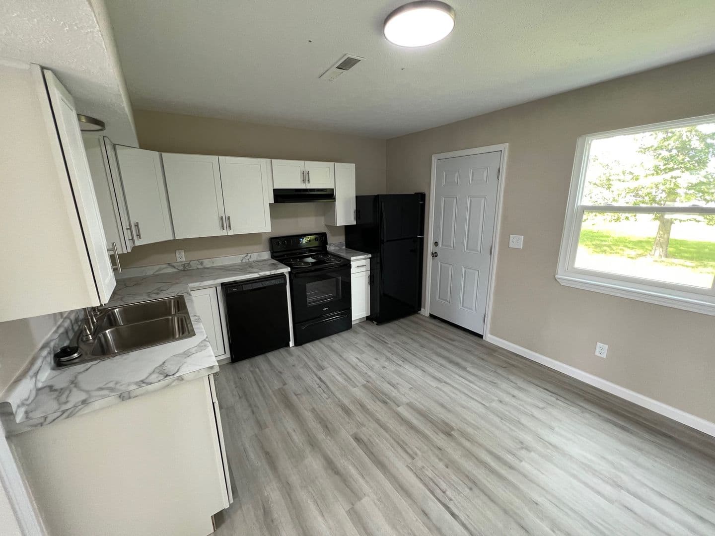 Ozark Apartment: 603 E Bain St