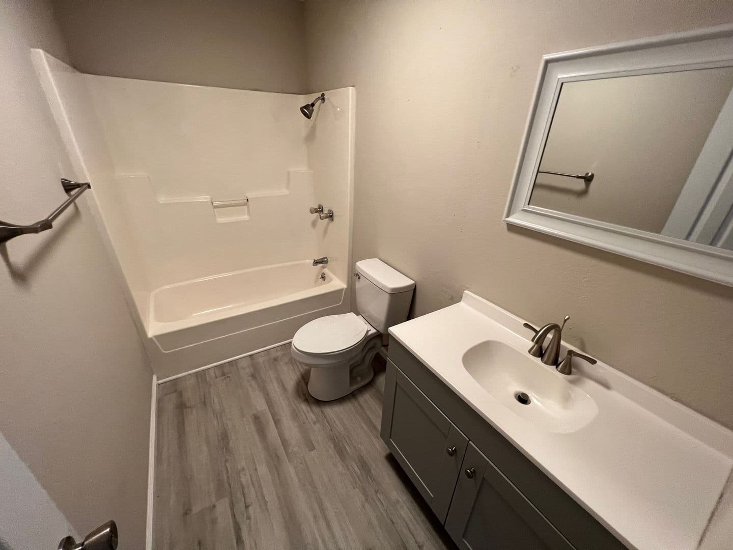 Ozark Apartment: 603 E Bain St