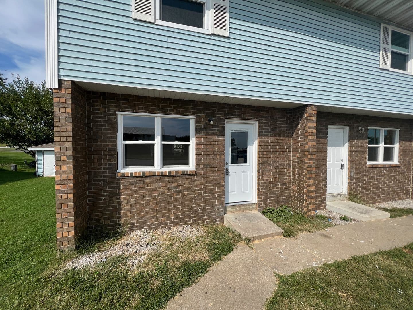 Ozark Apartment: 603 E Bain St