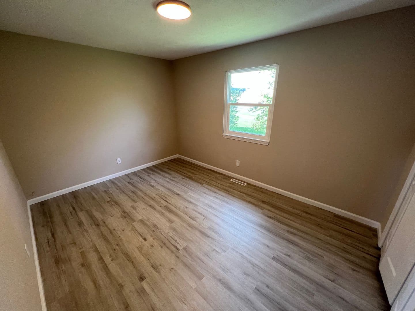 Ozark Apartment: 603 E Bain St