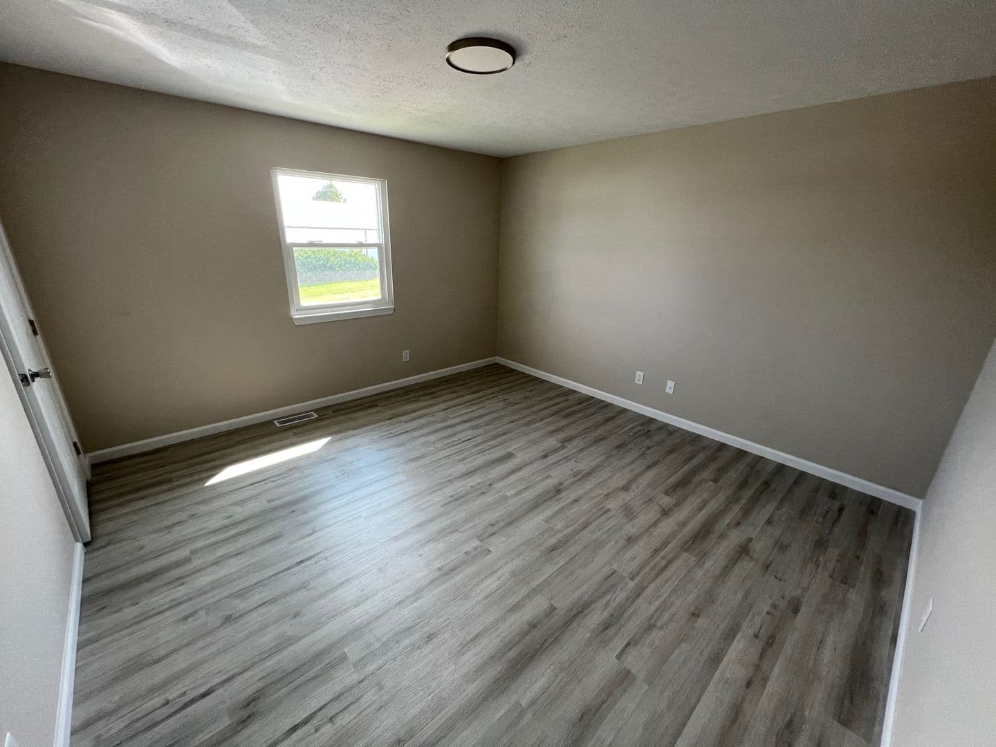 Ozark Apartment: 603 E Bain St