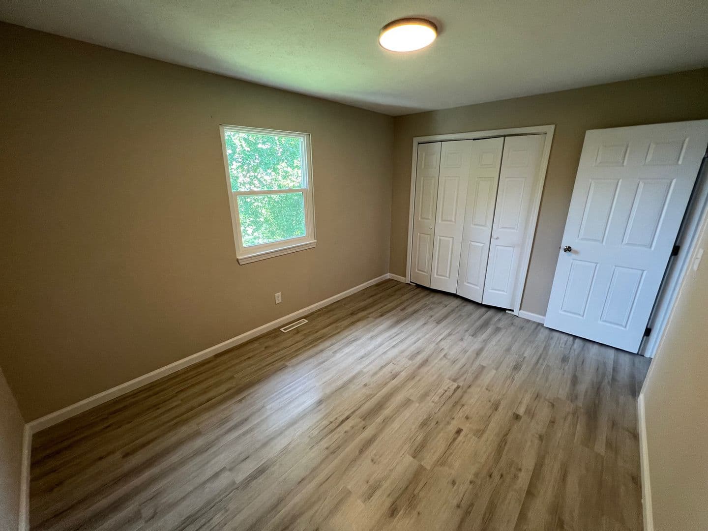 Ozark Apartment: 603 E Bain St