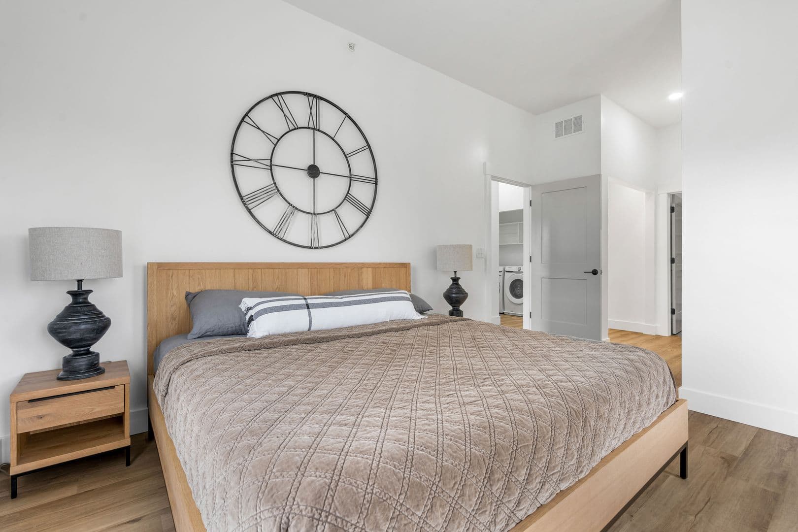 Warsaw Apartment: 42 Poplar Street