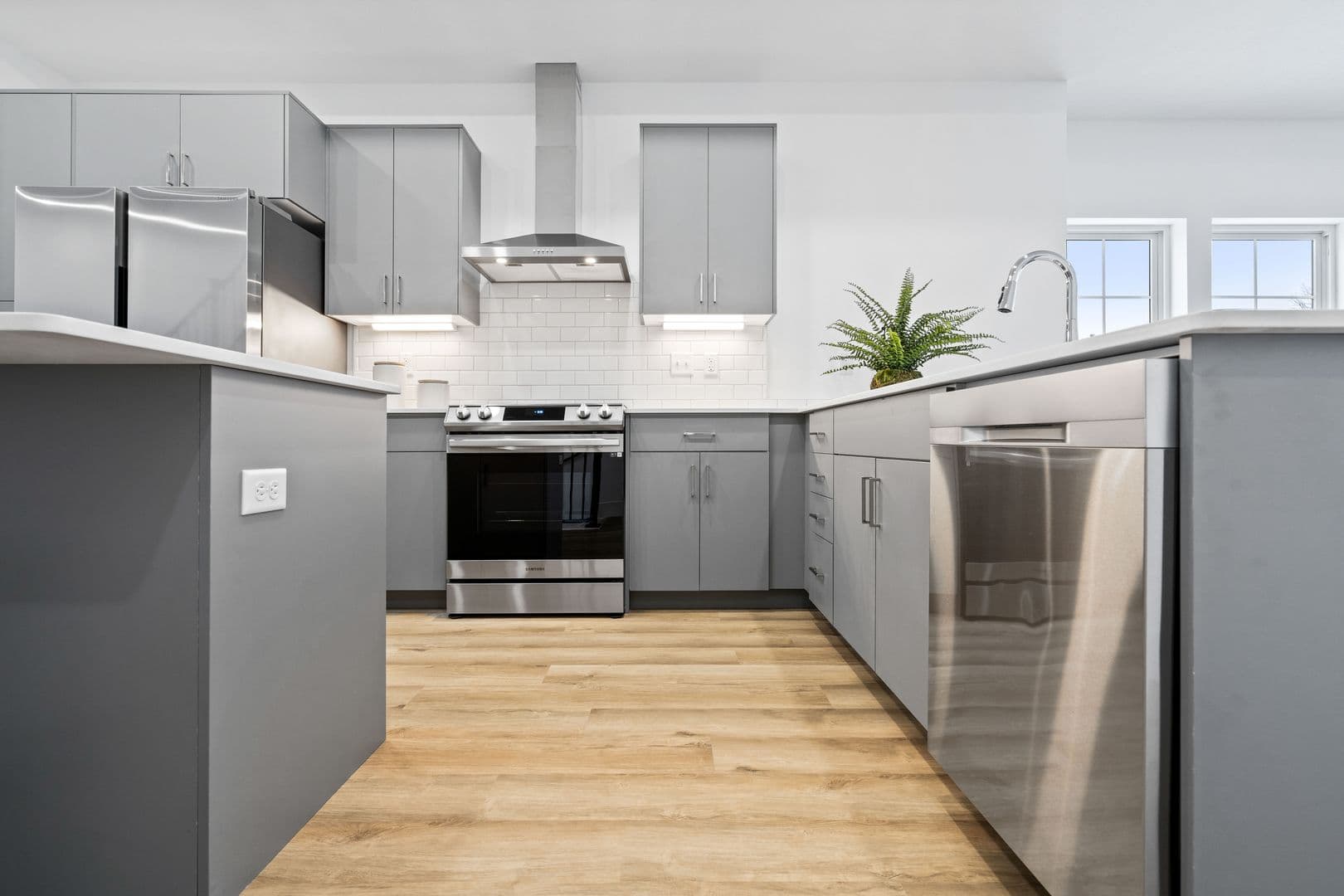 Warsaw Apartment: 42 Poplar Street
