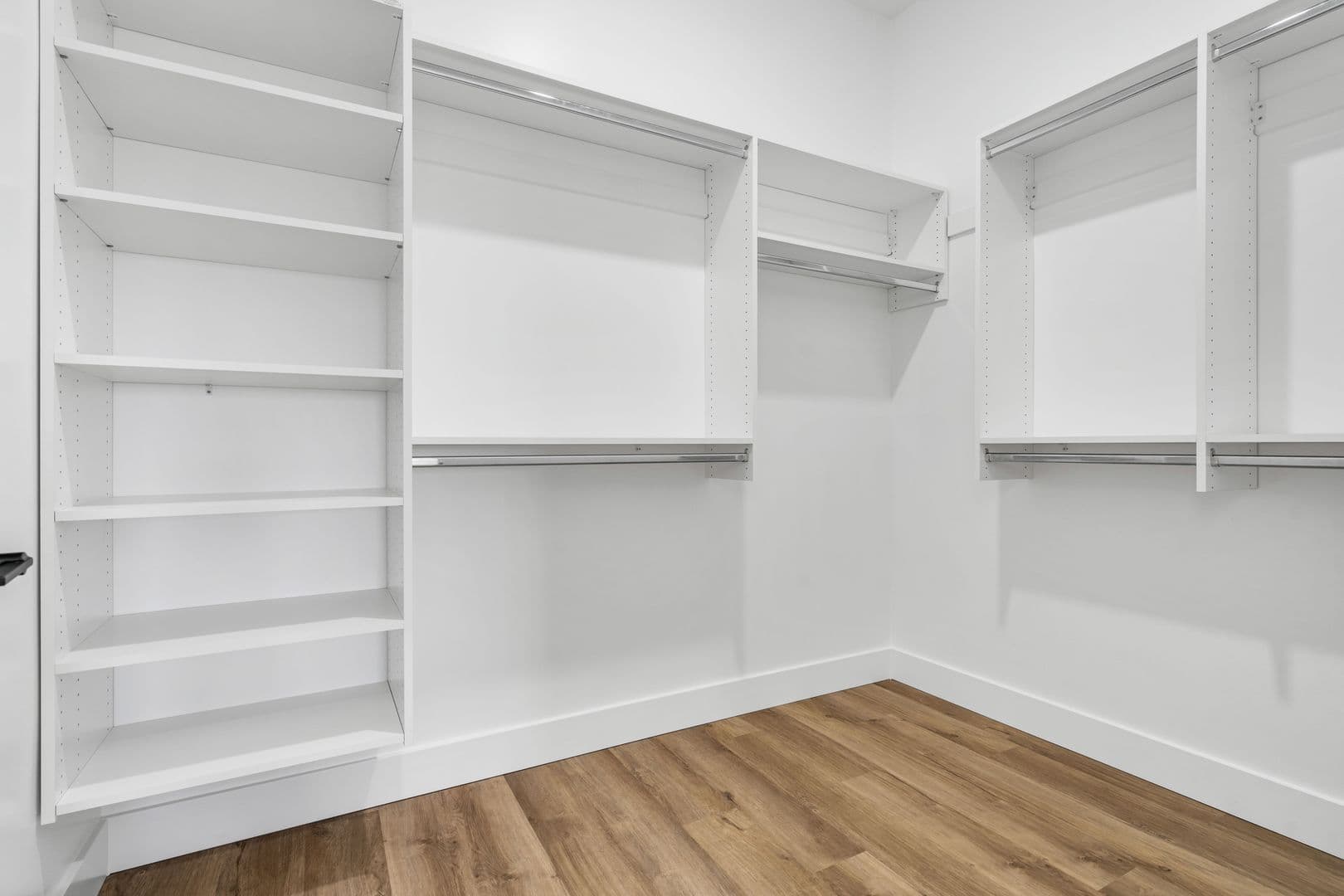 Warsaw Apartment: 42 Poplar Street
