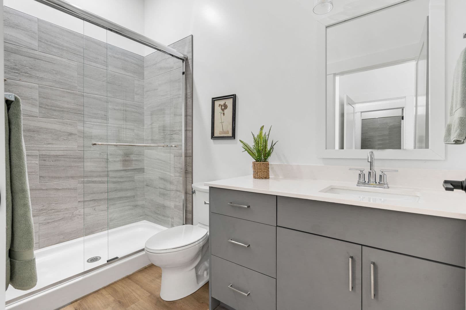 Warsaw Apartment: 42 Poplar Street