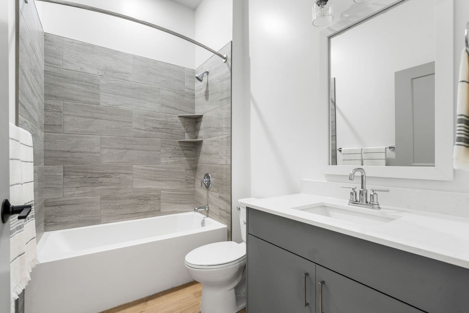 Warsaw Apartment: 42 Poplar Street