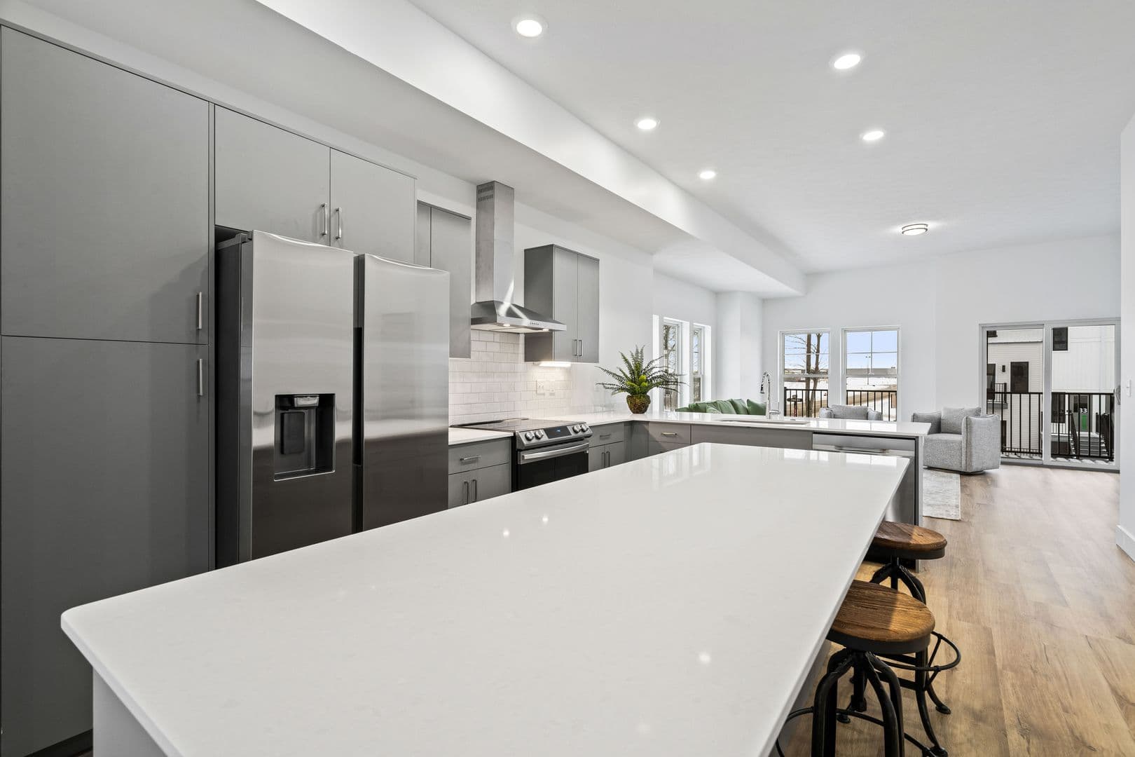 Warsaw Apartment: 42 Poplar Street