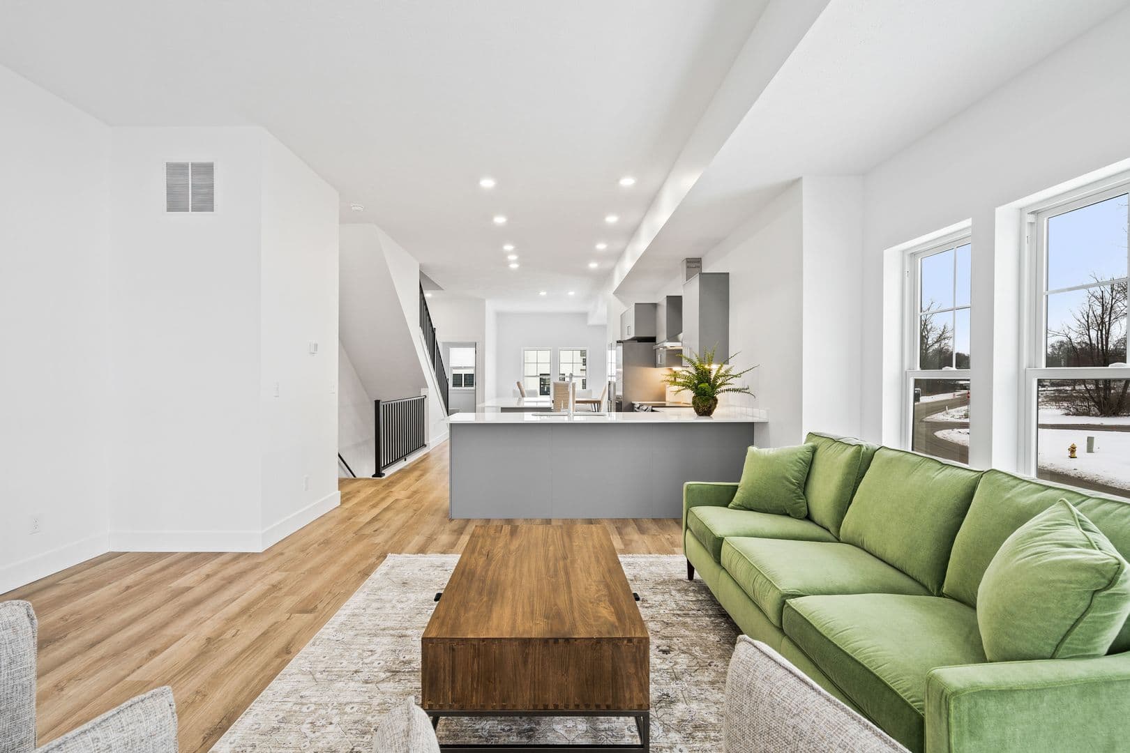 Warsaw Apartment: 42 Poplar Street