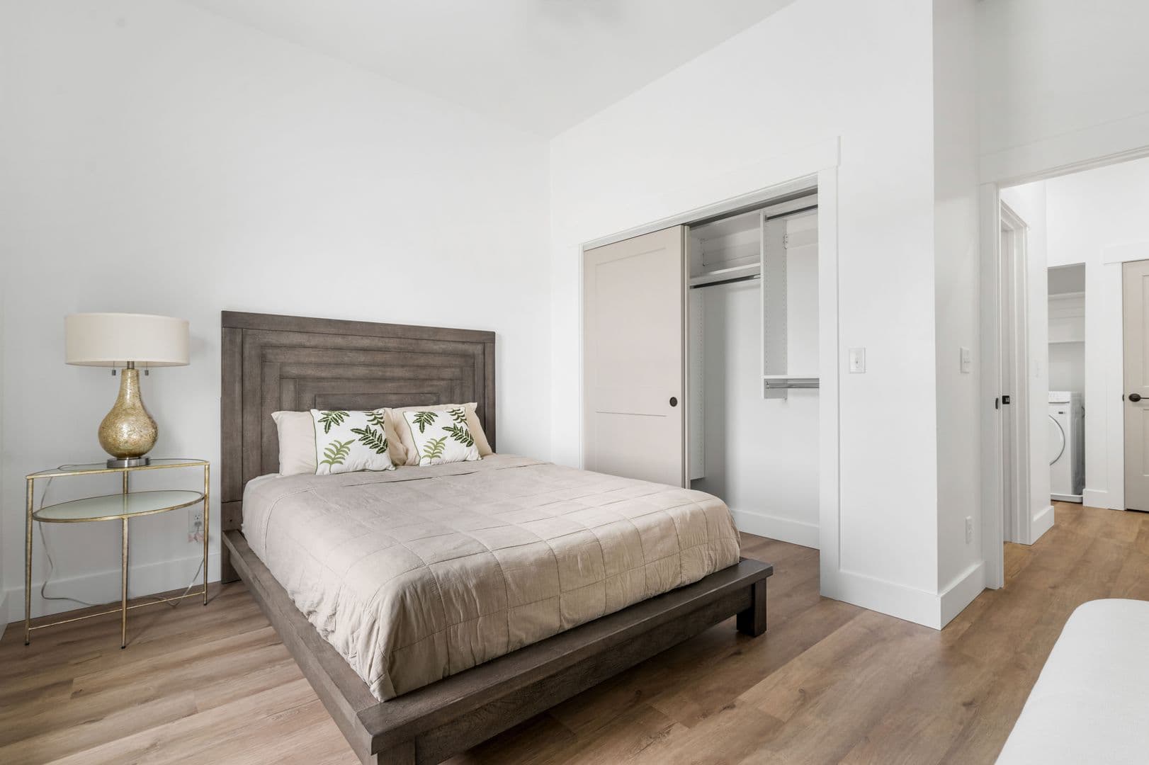Warsaw Apartment: 42 Poplar Street