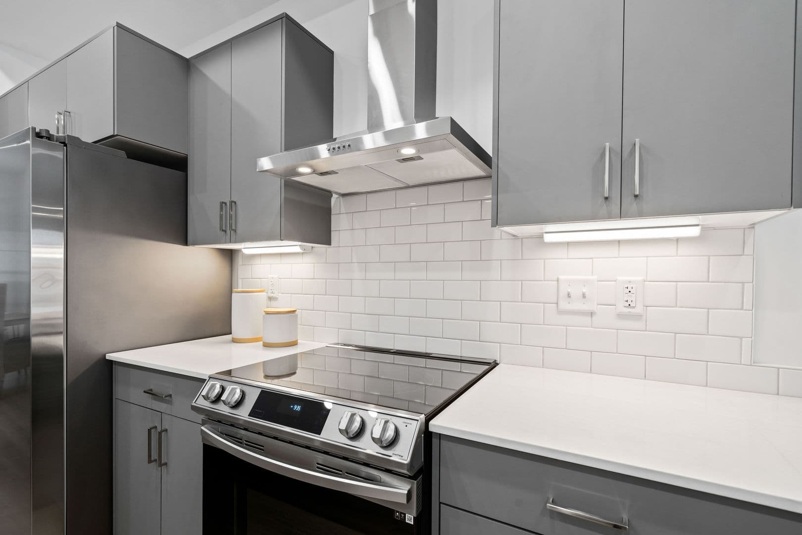 Warsaw Apartment: 42 Poplar Street