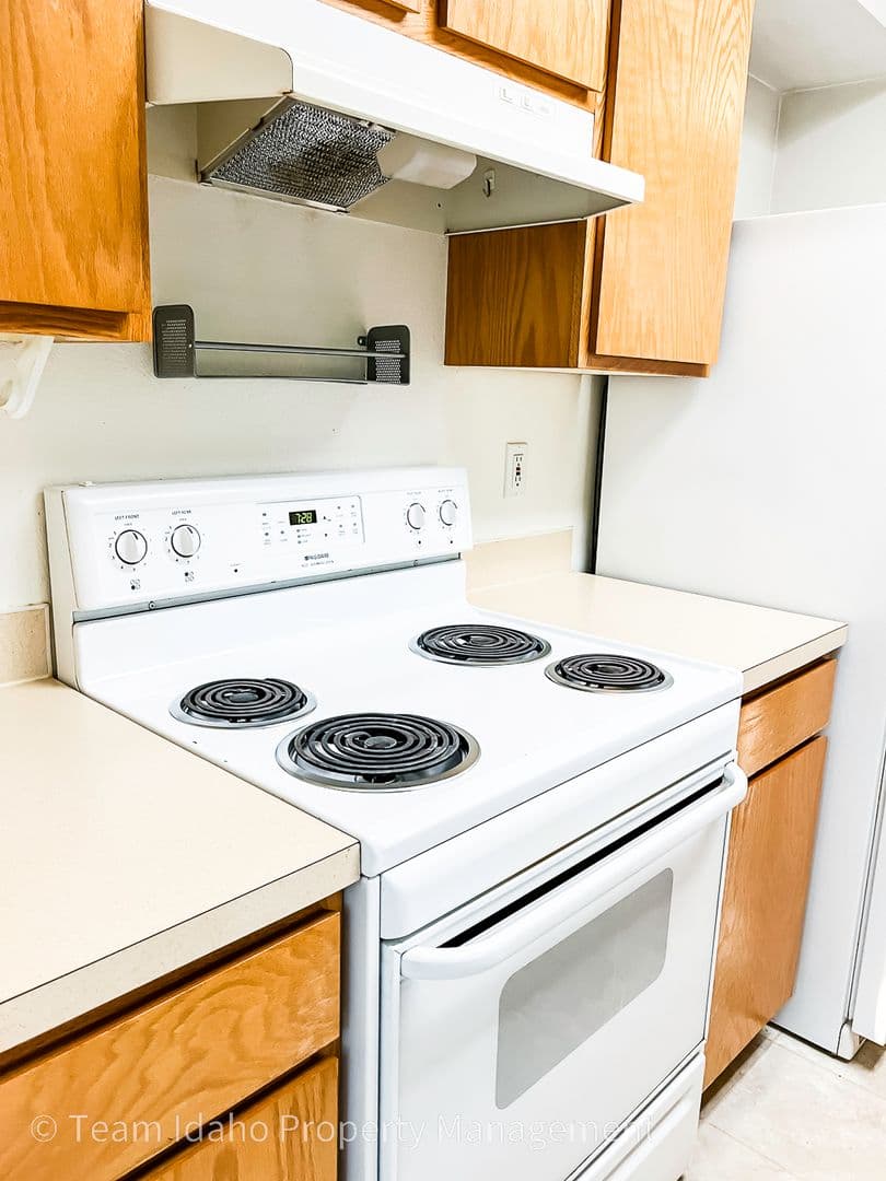 Moscow Apartment: 307/309 N Jefferson