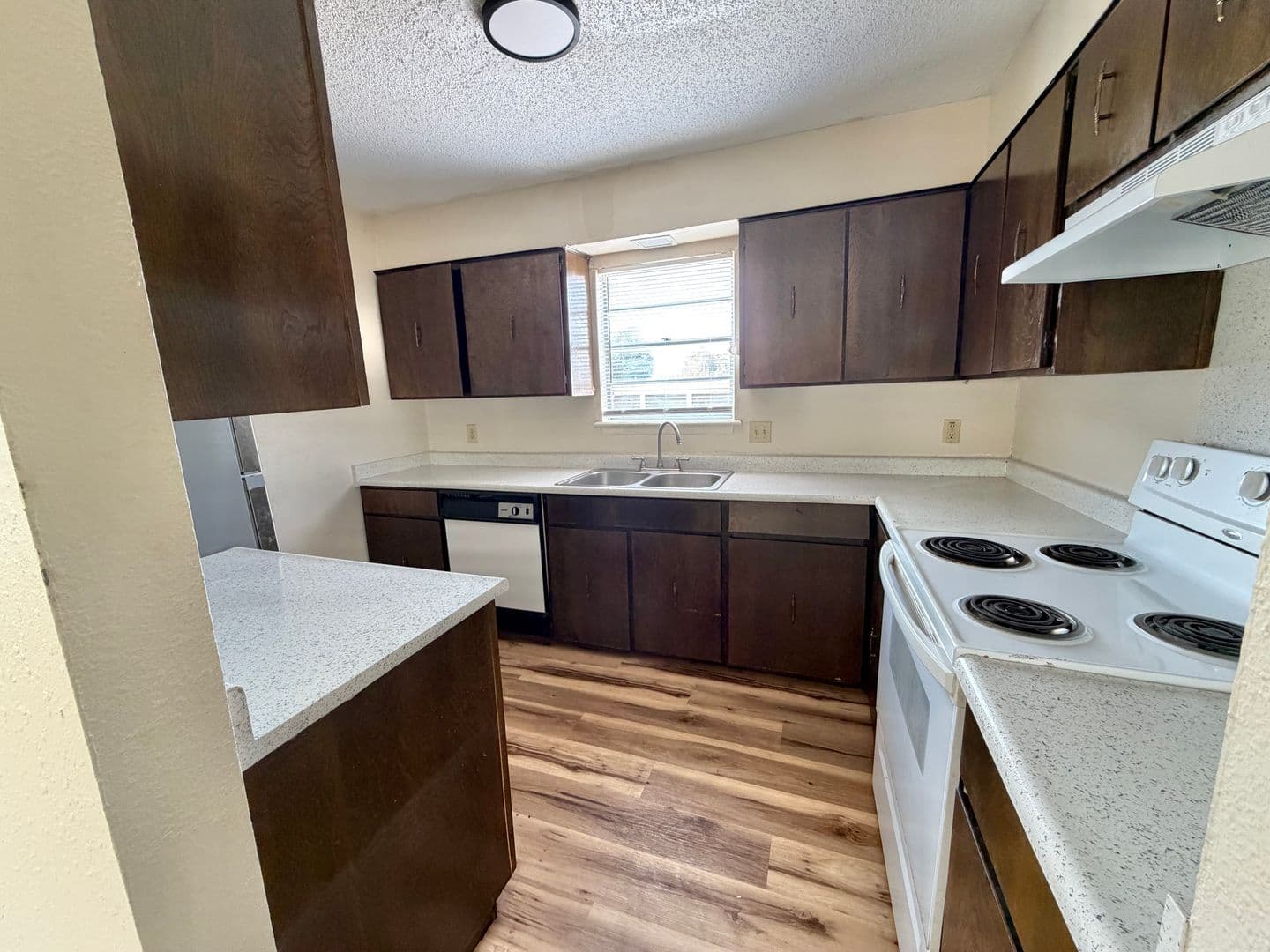 Shawnee Apartment: 1001 E Independence Street